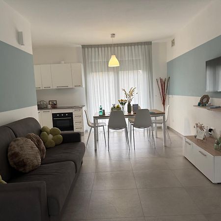 Appartamento "La Terrazza Di Via Roma" Delta Del Po - Private Parking Porto Viro Esterno foto