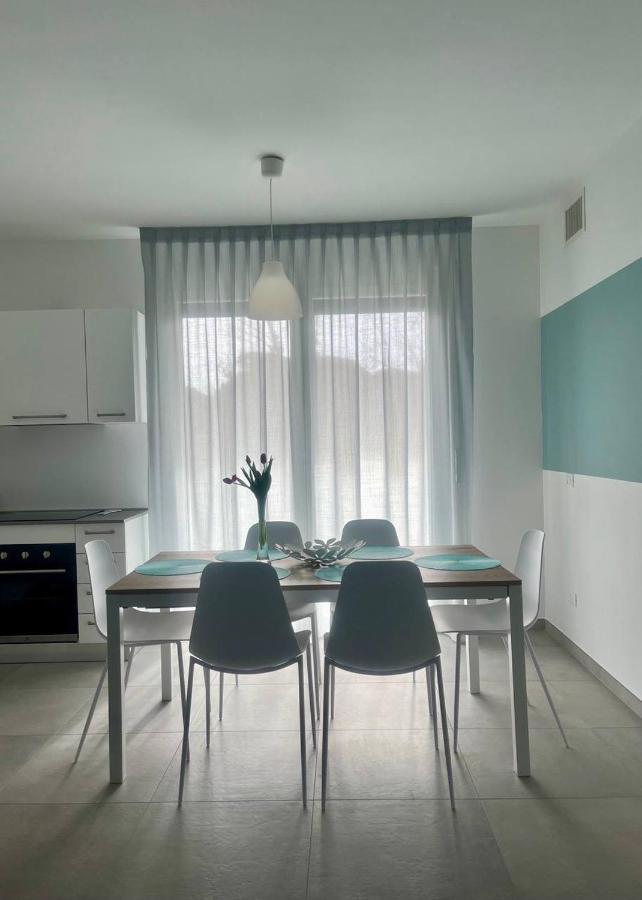 Appartamento "La Terrazza Di Via Roma" Delta Del Po - Private Parking Porto Viro Esterno foto