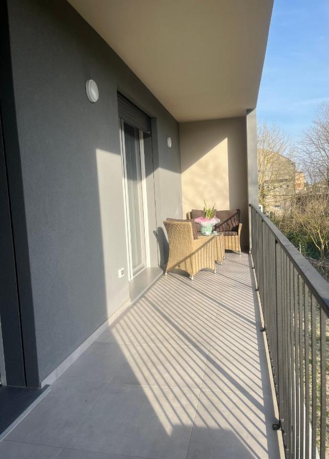 Appartamento "La Terrazza Di Via Roma" Delta Del Po - Private Parking Porto Viro Esterno foto